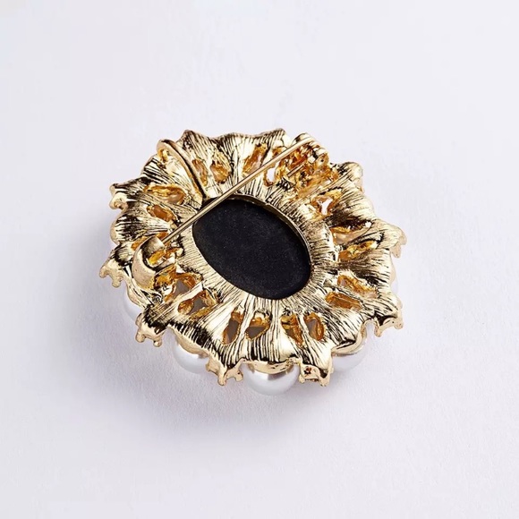 🎀Brand New Golden Era Brooch Comes In Gift Box 🎁 - Picture 5 of 6